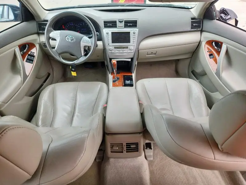 2011 TOYOTA CAMRY SE  