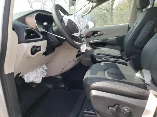 2023 CHRYSLER VOYAGER LX  
