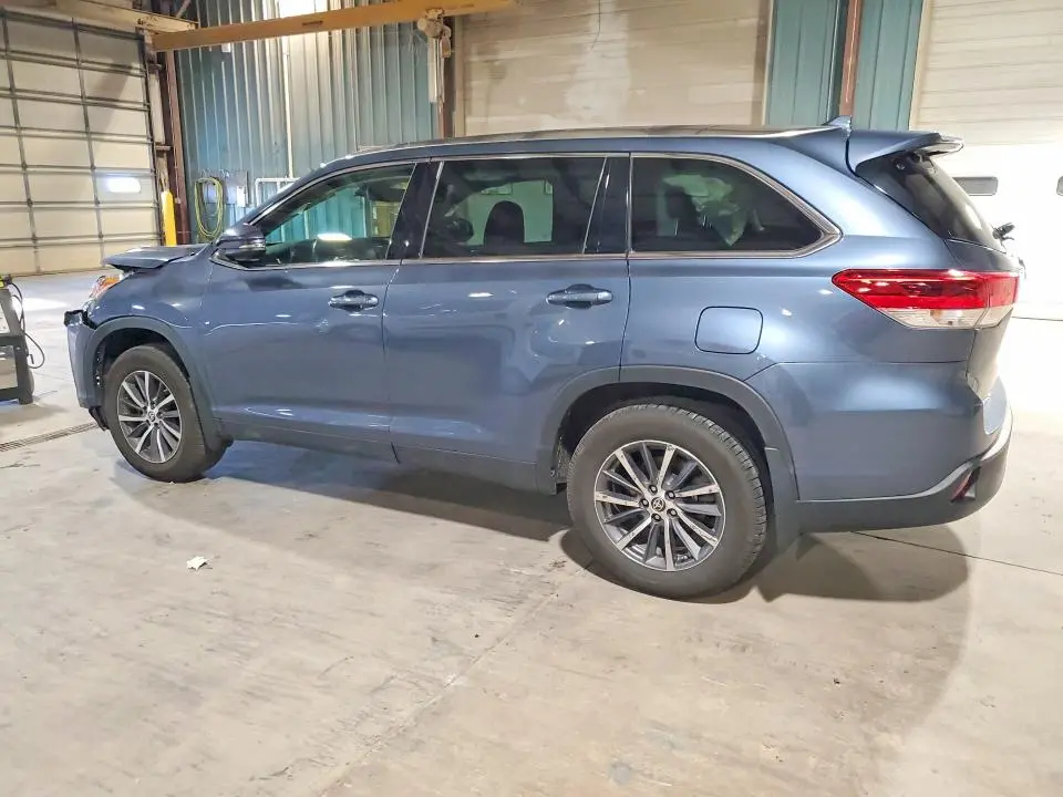 2019 TOYOTA HIGHLANDER XLE  
