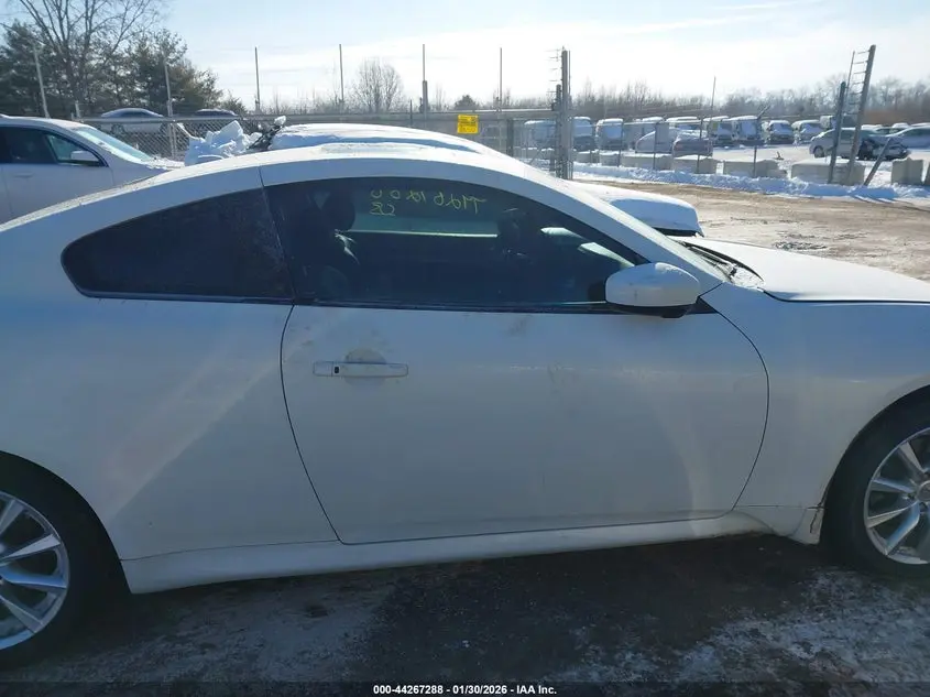 2011 INFINITI G37X  