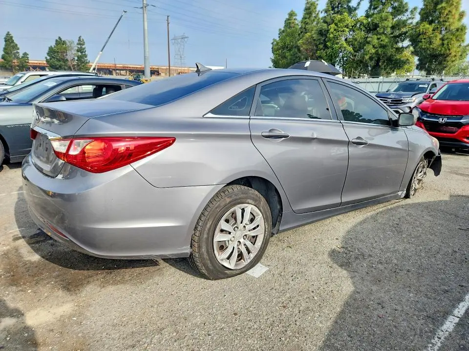 2011 HYUNDAI SONATA GLS  