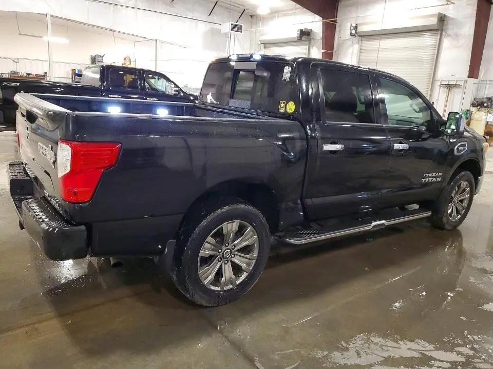 2017 NISSAN TITAN SL  