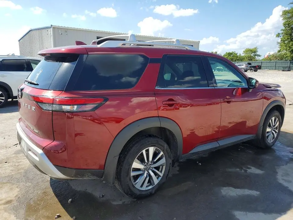2022 NISSAN PATHFINDER SL  