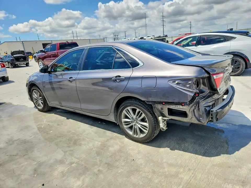 2017 TOYOTA CAMRY SE  