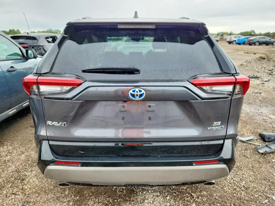 2022 TOYOTA RAV4 SE  