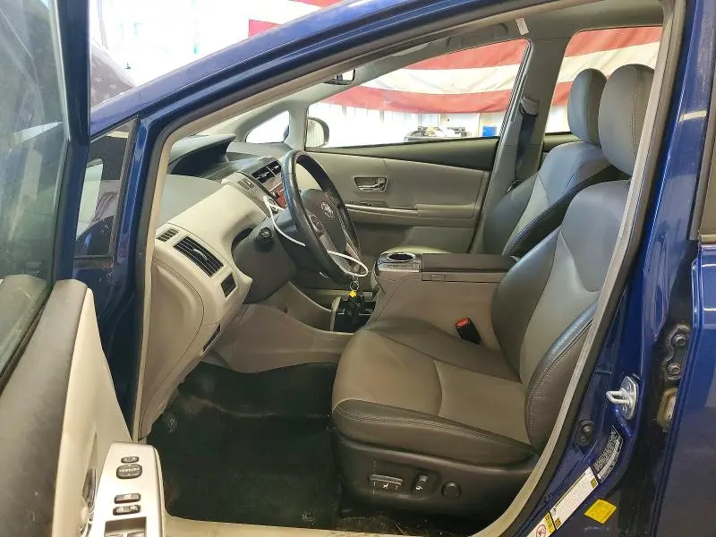 2017 TOYOTA PRIUS V FIVE  
