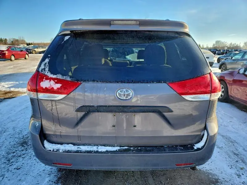 2014 TOYOTA SIENNA   