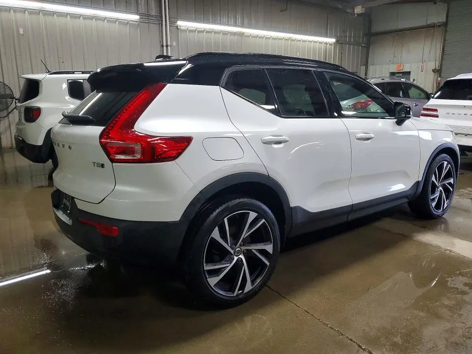 2021 VOLVO XC40 T5 R-DESIGN  