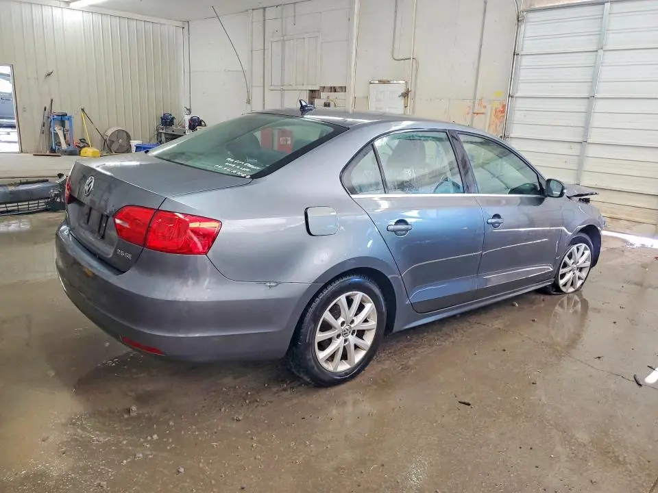 2013 VOLKSWAGEN JETTA SE  