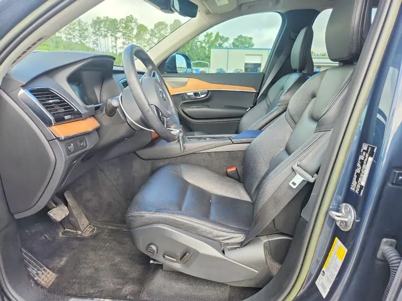 2022 VOLVO XC90 T6 MOMENTUM  