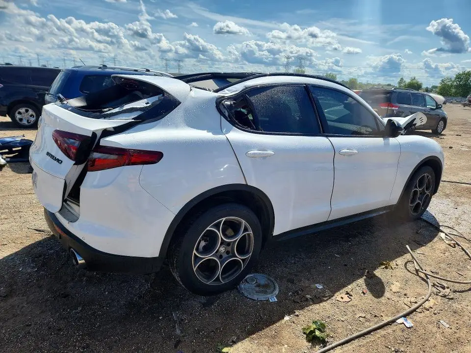 2021 ALFA ROMEO STELVIO SPORT  