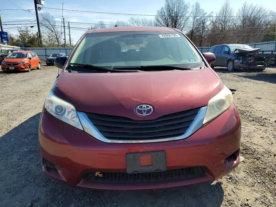 2011 TOYOTA SIENNA LE 8-PASSENGER  