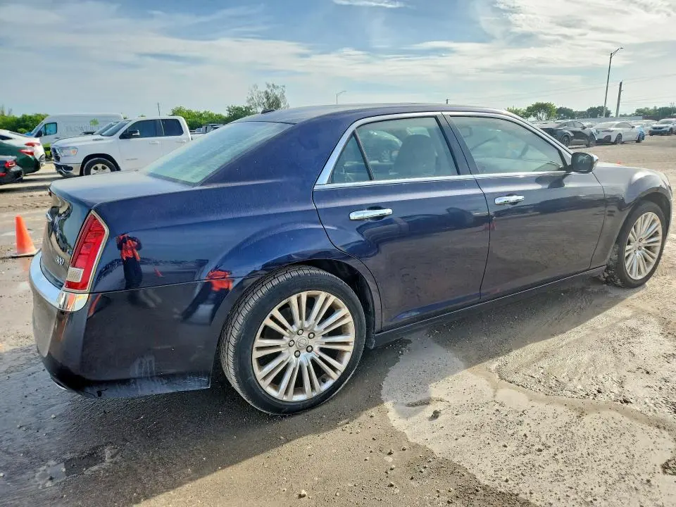 2011 CHRYSLER 300 LIMITED  