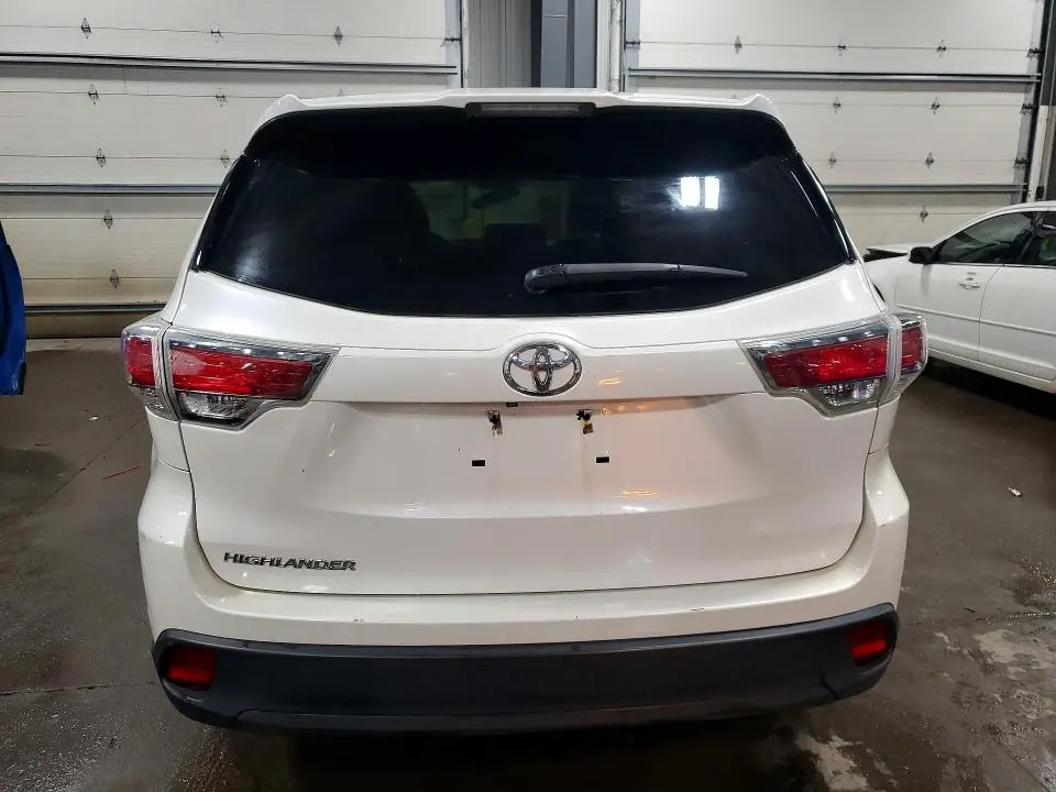 2016 TOYOTA HIGHLANDER LE  