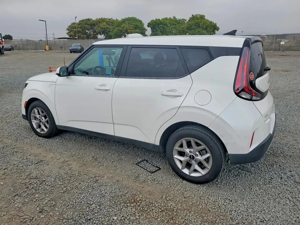 2023 KIA SOUL LX  