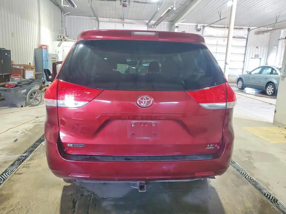 2012 TOYOTA SIENNA LE  