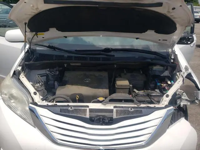 2015 TOYOTA SIENNA LE  