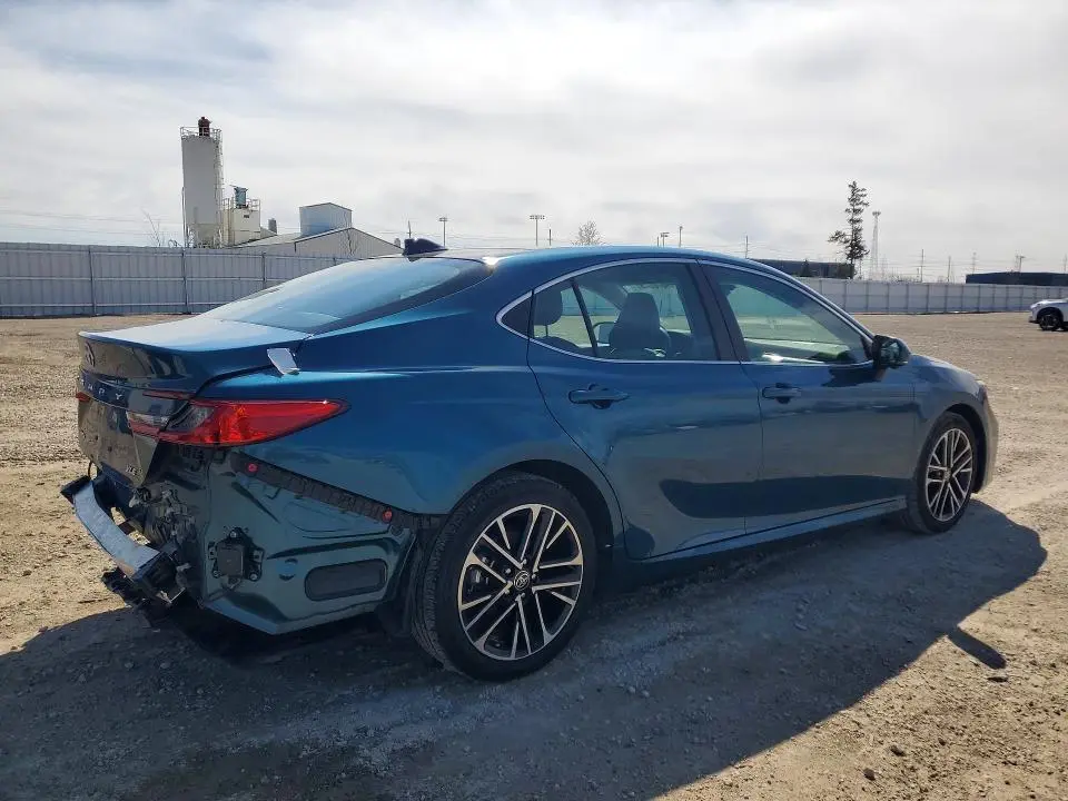 2025 TOYOTA CAMRY XLE  