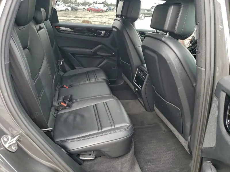 2019 PORSCHE CAYENNE   