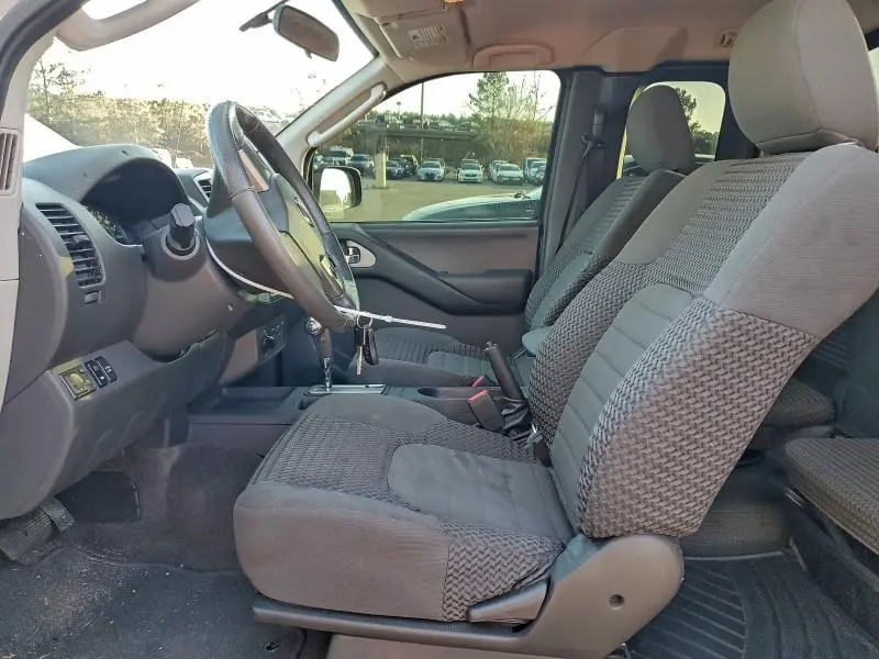 2010 NISSAN FRONTIER KING CAB SE  