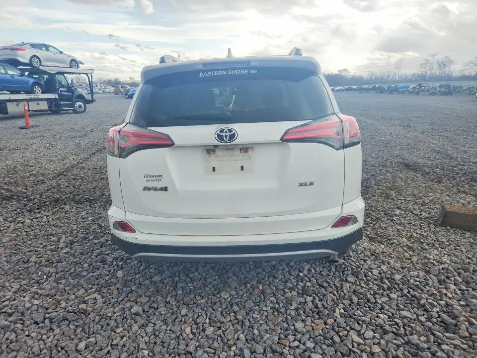2018 TOYOTA RAV4 XLE  