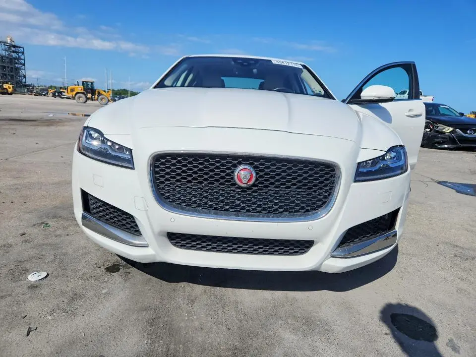 2018 JAGUAR XF PRESTIGE  