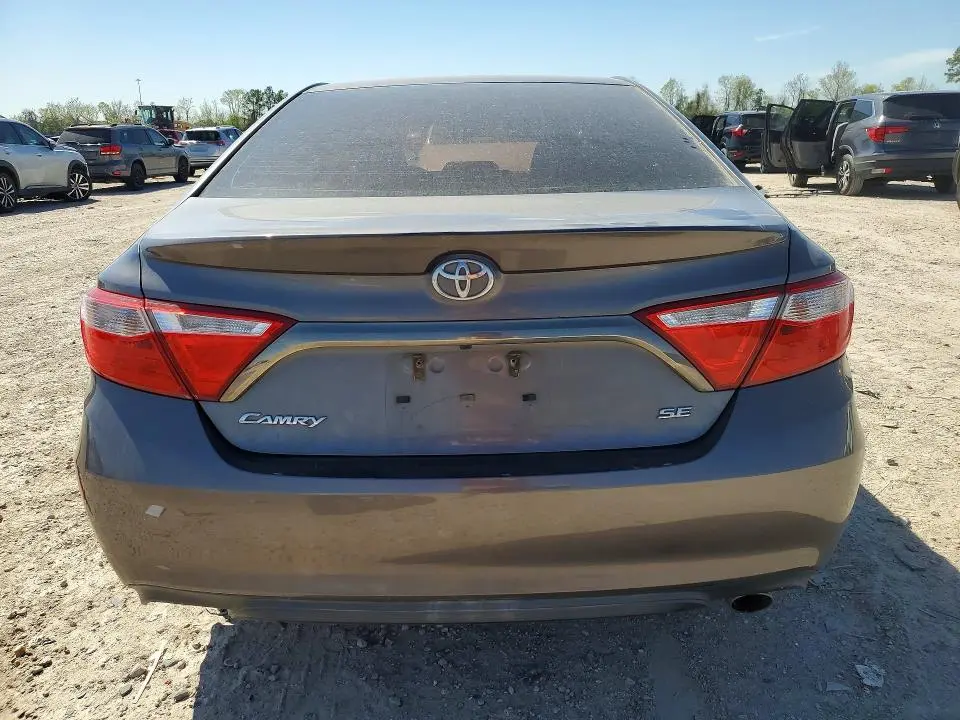 2015 TOYOTA CAMRY SE  