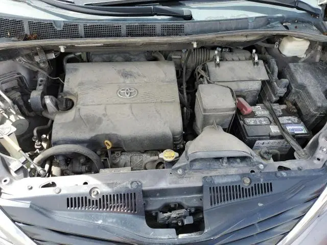 2012 TOYOTA SIENNA LE