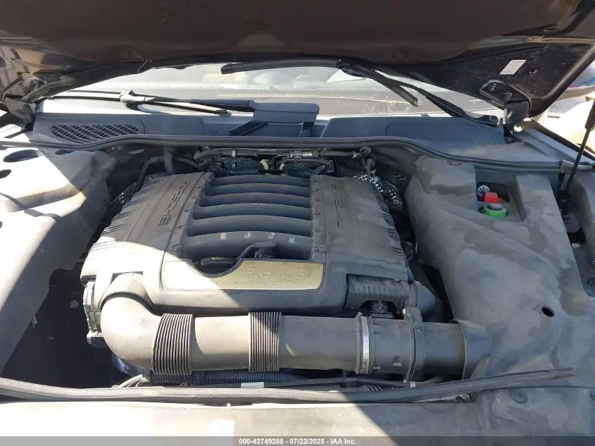 2016 PORSCHE CAYENNE  