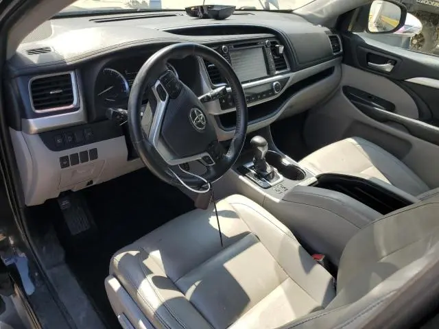 2019 TOYOTA HIGHLANDER SE  