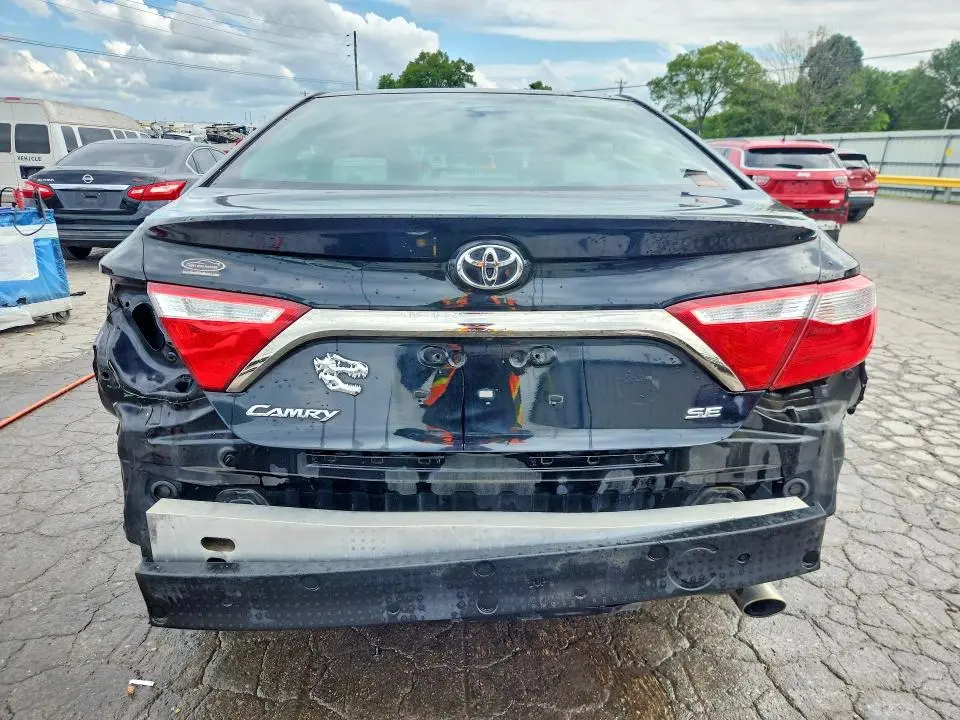 2016 TOYOTA CAMRY SE  