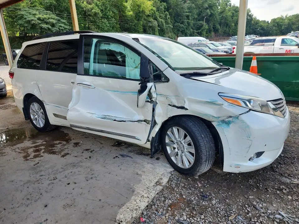2017 TOYOTA SIENNA LIMITED PREMIUM 7-PASSENGER  