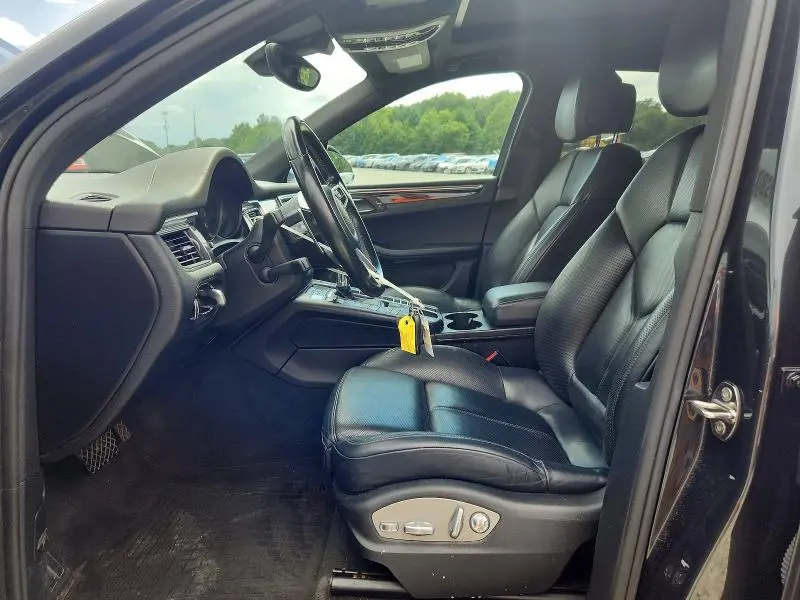 2017 PORSCHE MACAN   