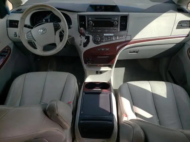 2011 TOYOTA SIENNA XLE