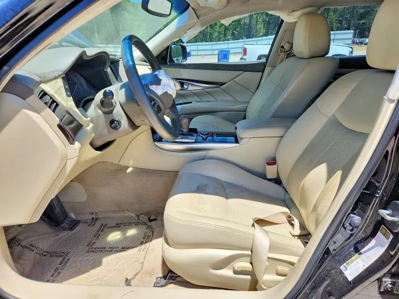 2017 INFINITI Q70L 3.7  