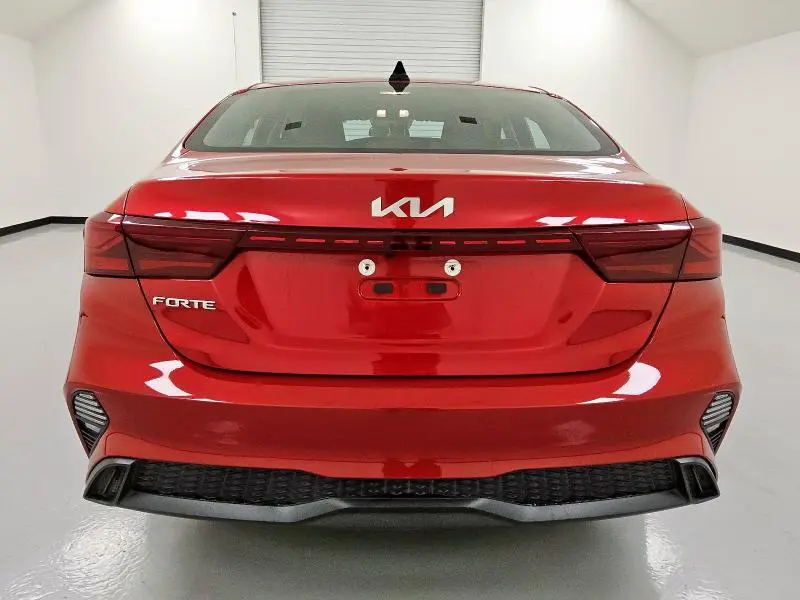 2023 KIA FORTE LX  
