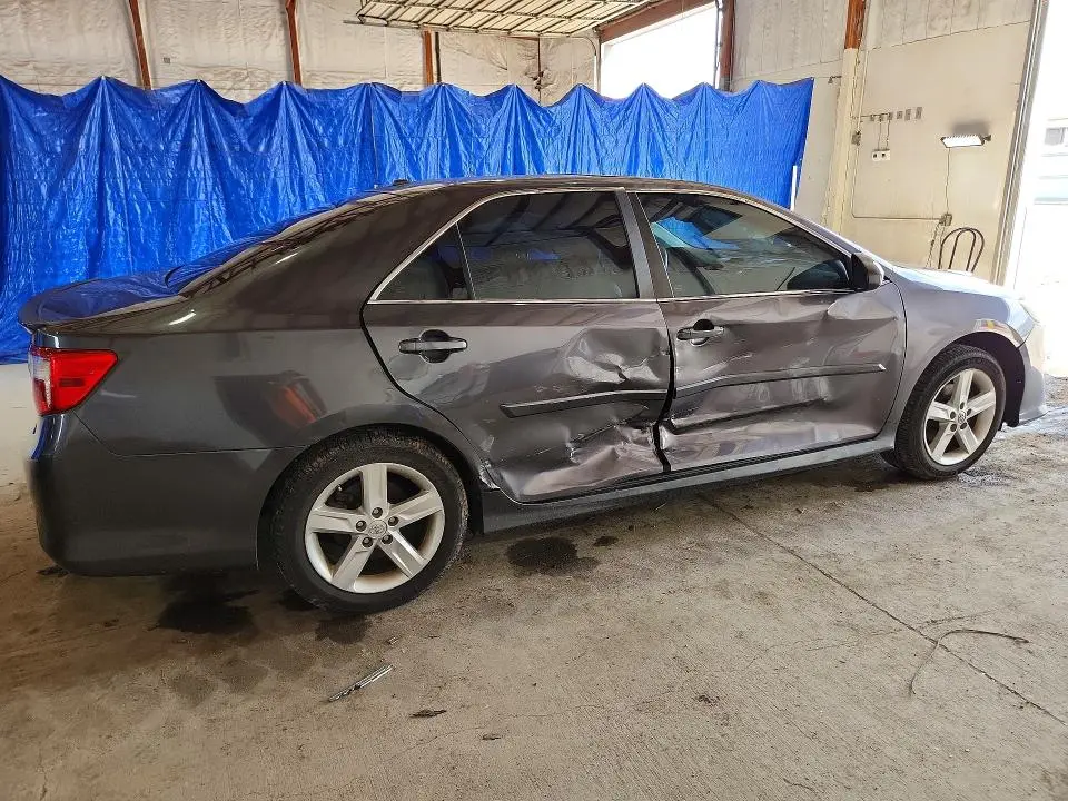 2014 TOYOTA CAMRY SE  