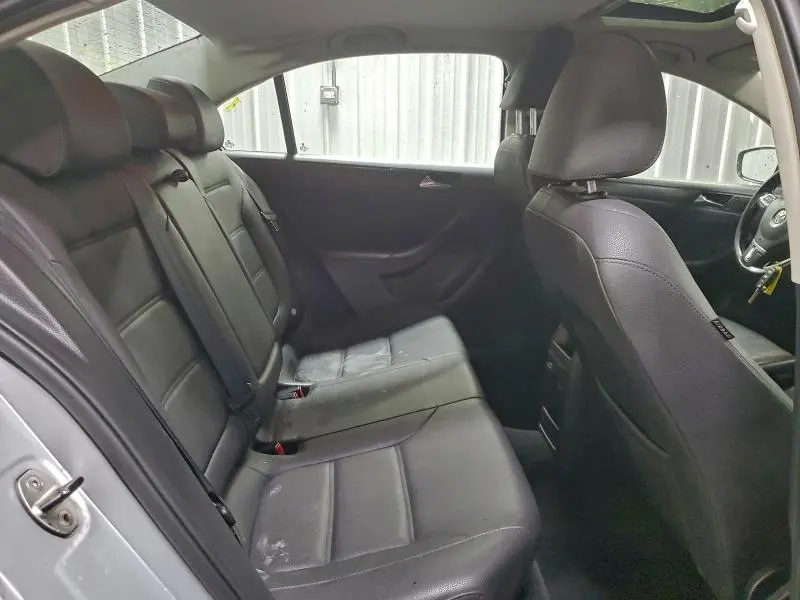 2011 VOLKSWAGEN JETTA SE  