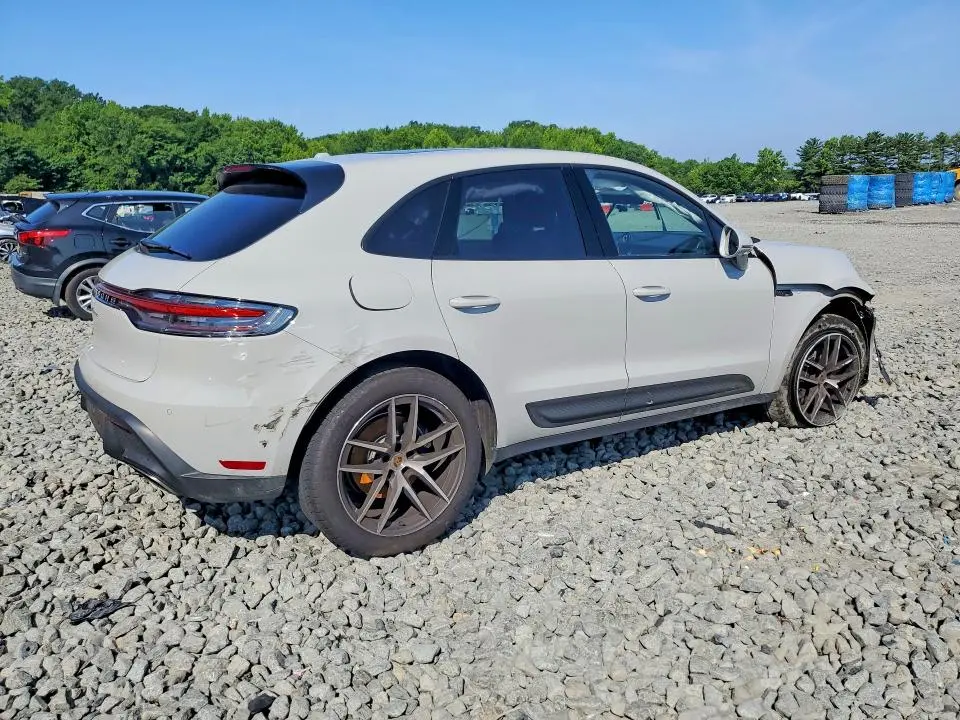 2025 PORSCHE MACAN BASE  