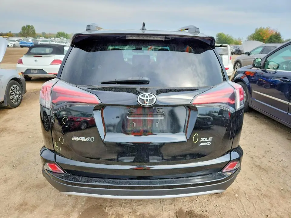 2018 TOYOTA RAV4 XLE  