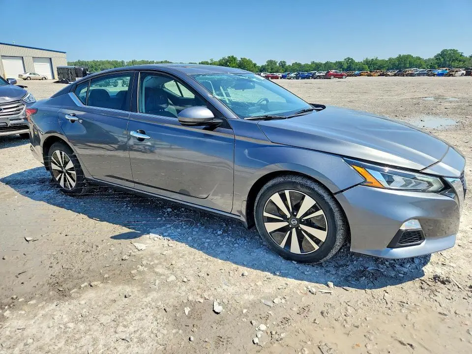 2021 NISSAN ALTIMA SV  
