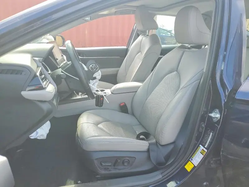 2022 TOYOTA CAMRY XLE  