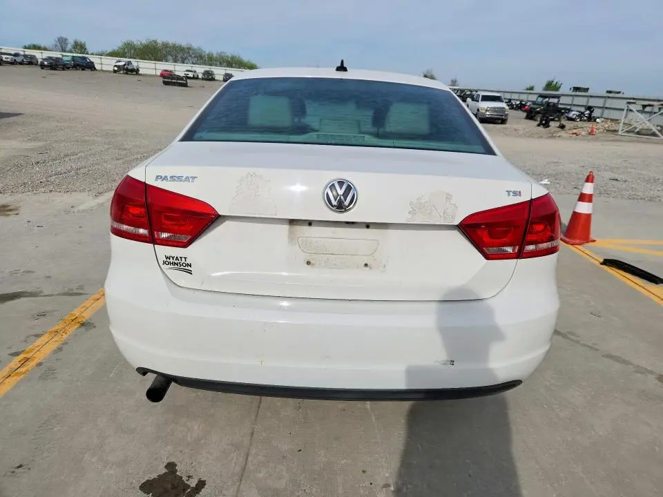 2015 VOLKSWAGEN PASSAT S  