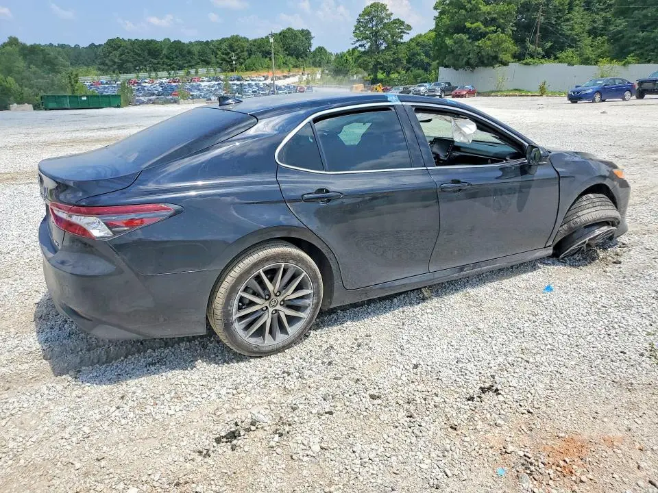 2024 TOYOTA CAMRY XLE  