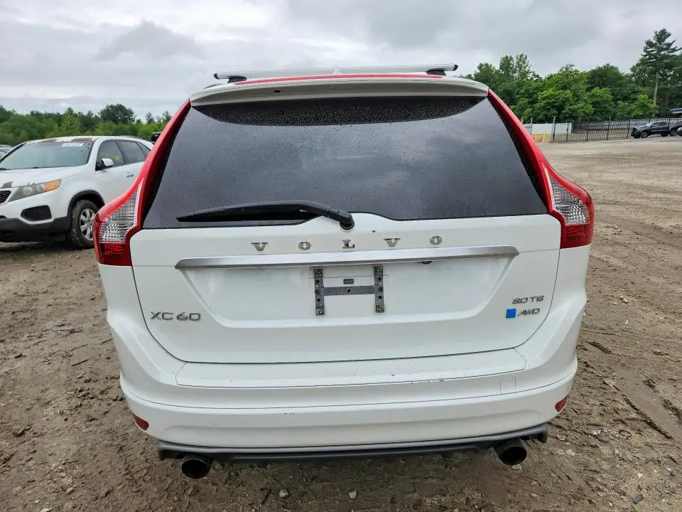 2016 VOLVO XC60 T6 R-DESIGN PLATINUM  