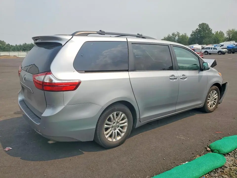 2015 TOYOTA SIENNA XLE 8-PASSENGER  
