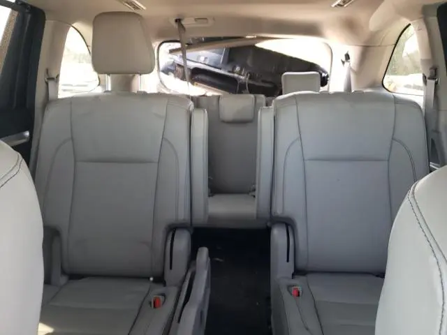 2017 TOYOTA HIGHLANDER SE  