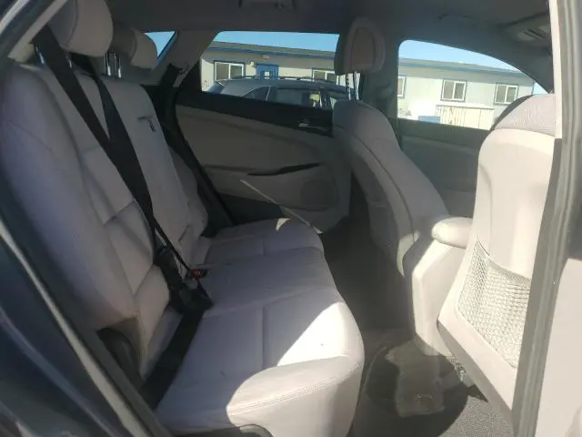 2018 HYUNDAI TUCSON SE  