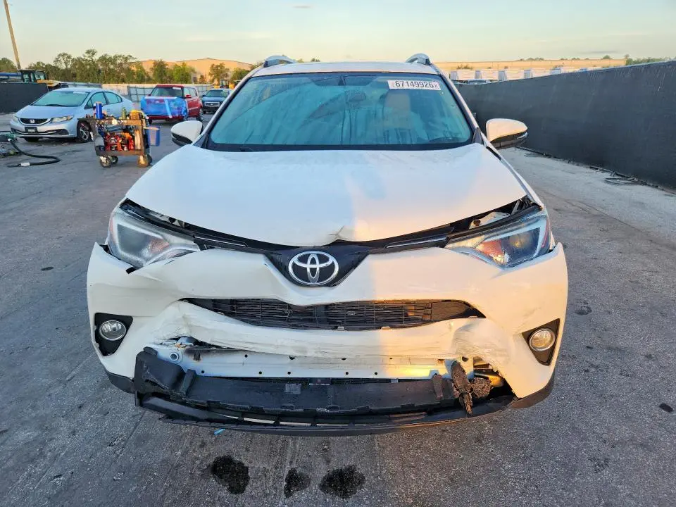 2016 TOYOTA RAV4 XLE  