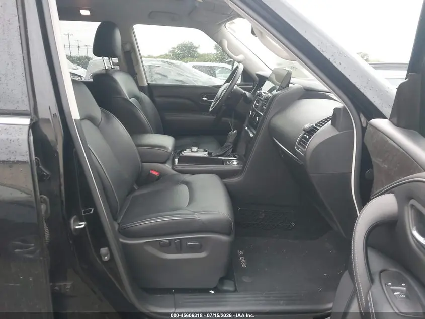 2023 INFINITI QX80 LUXE